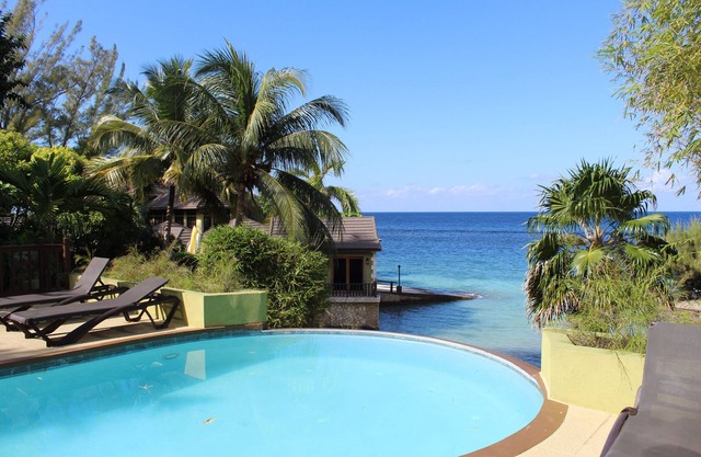Irie Vibes Beachfront Villa - Ultimate Relaxation