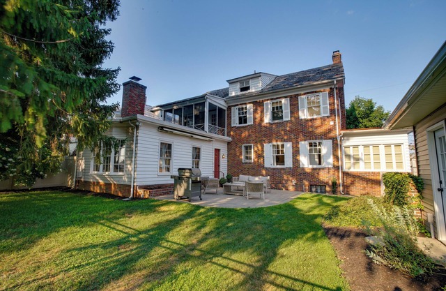 Isaac Bahney Homestead w/POOL & HOT TUB