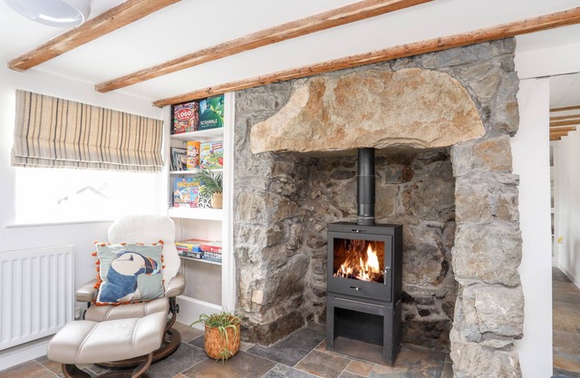 ISFRYN, pet friendly, character holiday cottage in Abersoch