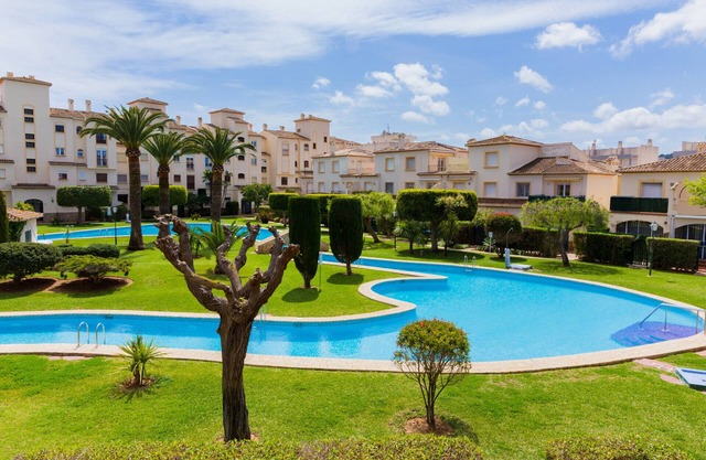 Isla Saint Tropez Apartment Javea Arenal, with Pool, Wifi, AC and recently Refurbished