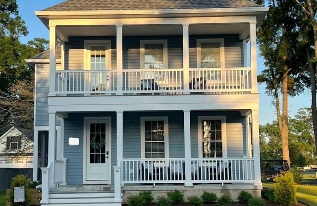 Island Blue Getaway! Brand new charming family friendly Home on Kent Island MD