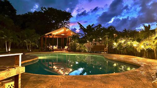 Island Gardens Family Escape, Pool & Car included