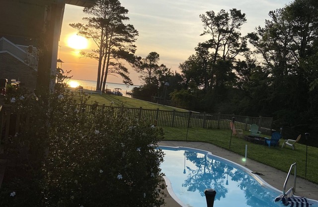 Island home on the water with pool. Bring your boat or jet skis ! Golf near by