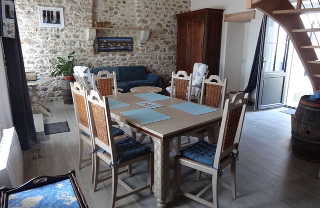 Island of Noirmoutier, L'Epine - Beautiful traditional stone house