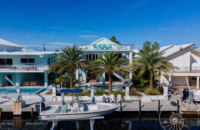 Island Time - Plantation Key Home with 4 beds & 3 baths with Pool & Dockage