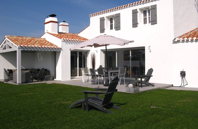 ISLE DE NOIRMOUTIER, VILLA 8 PERS, 800 METERS FROM THE BEACH AND CLOSE TO SHOPS