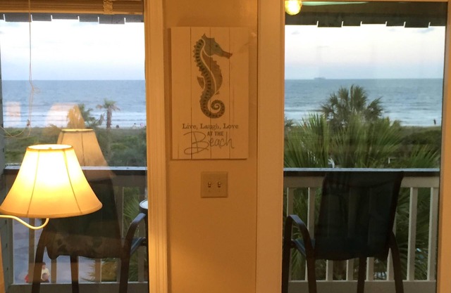 Isle of Palms - 3rd Floor Ocean Front with Private Balcony, Pool, and Pier