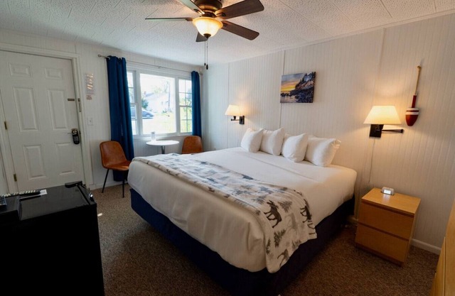 Isleview Motel Room 10 - 10 min drive to Acadia!
