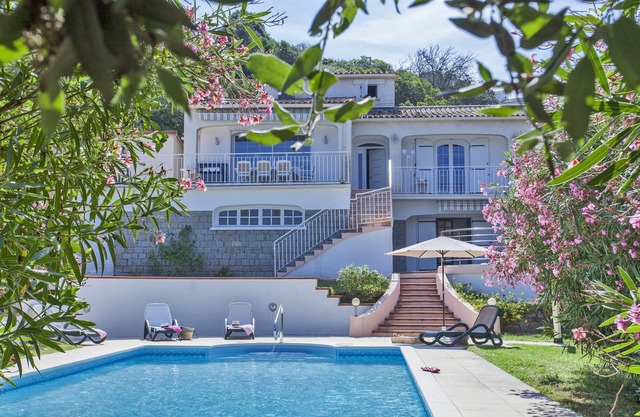 Isolella house with sea view; swimming pool; 14 people, Stagnola beach at 200m