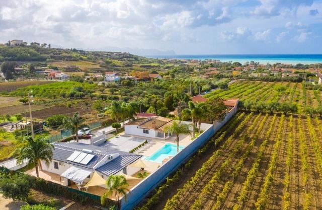 Villa Segesta - villa near the beach