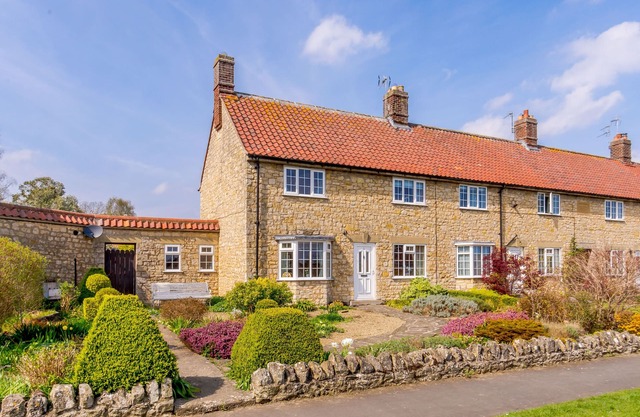 IVY COTTAGE, family friendly, with a garden in Helmsley