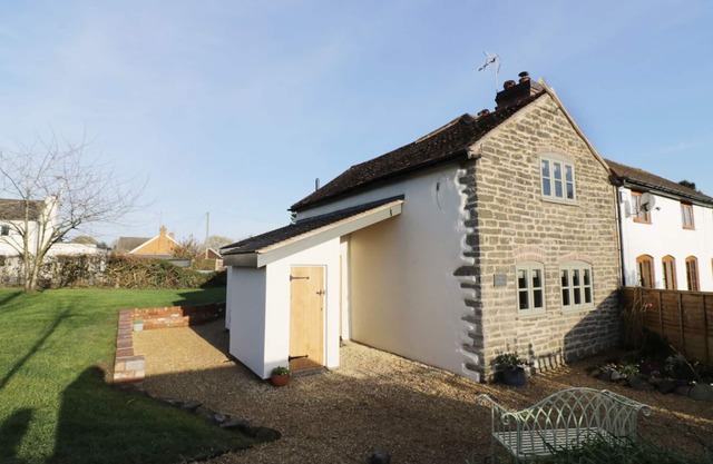IVY COTTAGE, pet friendly, luxury holiday cottage in Malvern