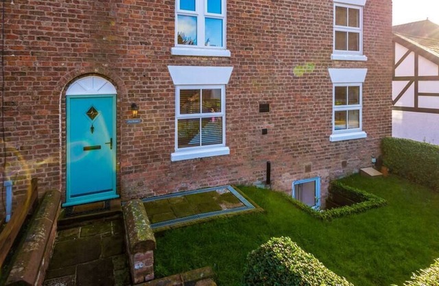 Ivy House, Luxury Cheshire Cottage for relaxation. Chester Zoo ·