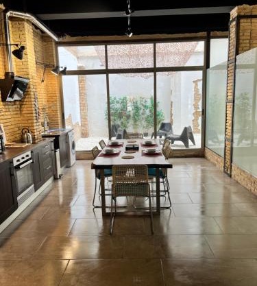 IY Loft 4 - Open Plan Garage Style - Up to 4 people