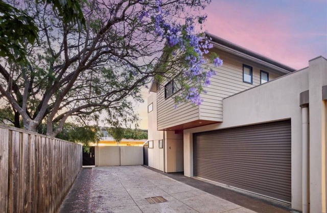 Jacaranda Lane | Sleek & Modern | Central
