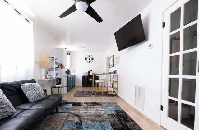 Jackson St Duo. Near I-40, DT, & Rt 66 Historic Dist. Perfect for larger groups
