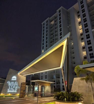 Jaco Beach, Viva Jaco, AC, HOT water, 3 Pools, BBQ, Rancho, Office, Gym