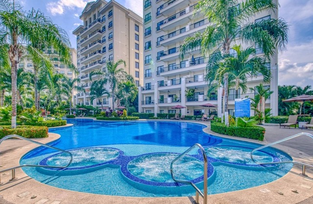 JacoBay Large 3 bd Panoramic views with Pool