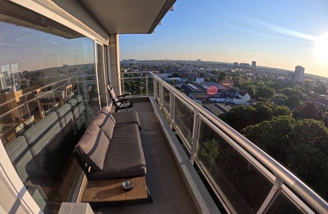 Jacuzzi, 5min city center, free parking, nice view
