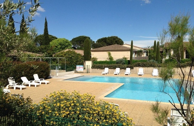 Jane's Mazet with private garden in secure residence