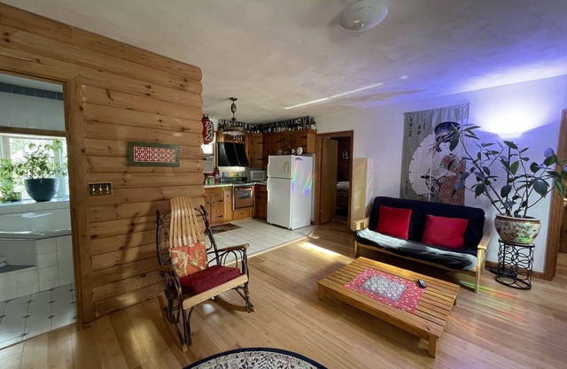 Japanese jacuzzi suite surrounded by state forest! 11 miles south of Ithaca