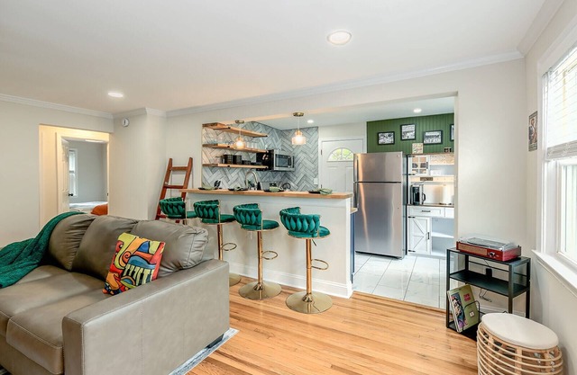 Jazzy Suite & Kindred Retreat/Swing into Style, Stay awhile