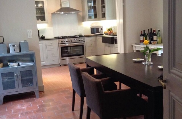 JDV Holidays Maison Oranger - charachterful with courtyard garden, near Cannes