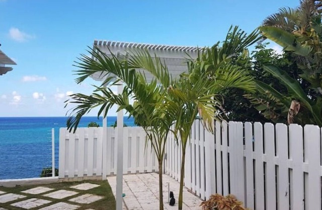 Je Suis Content 3 B/R Villa with breathtaking view