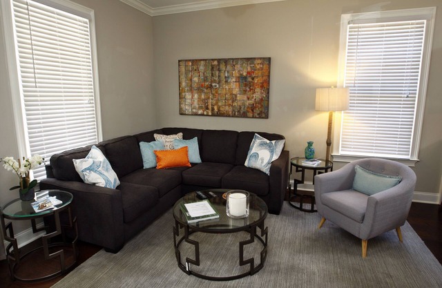 Jefferson Blue Door .Charming Renovated Cottage in Midtown