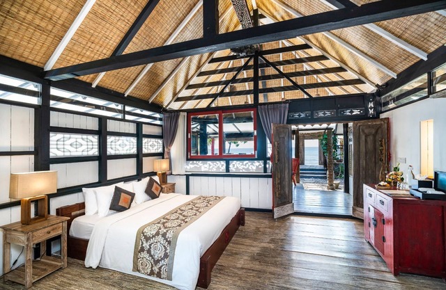 JEMELUK Beach Front Cottage with a Spacious Private Terrace