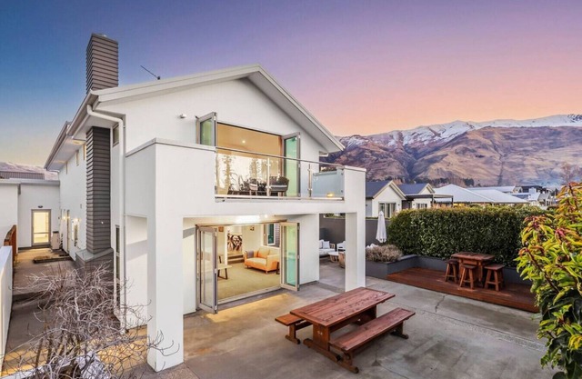 Jessies Lakehouse - your perfect Wanaka base