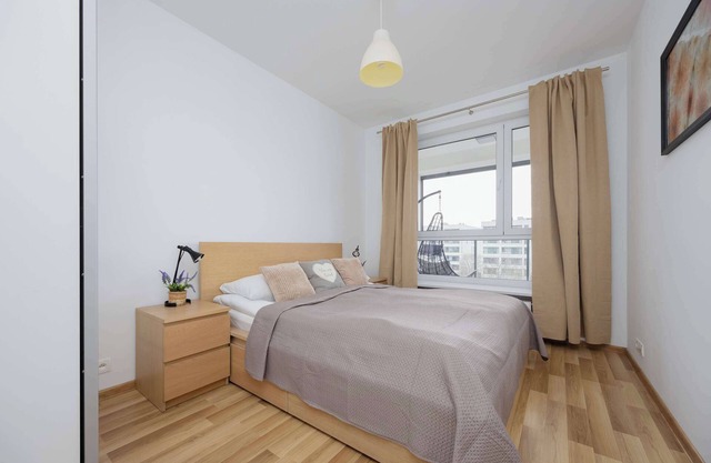 Jeziorańskiego 51 | Bright Apartment | Parking