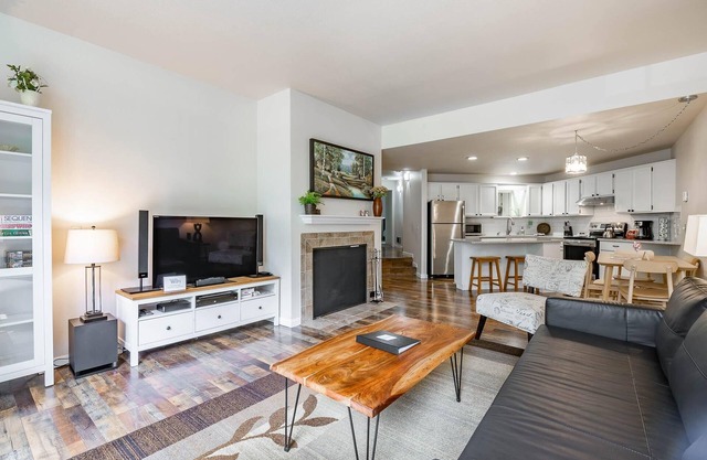 JL607 Hot tub, indoor pool, pet friendly, beach access, amazing sunsets