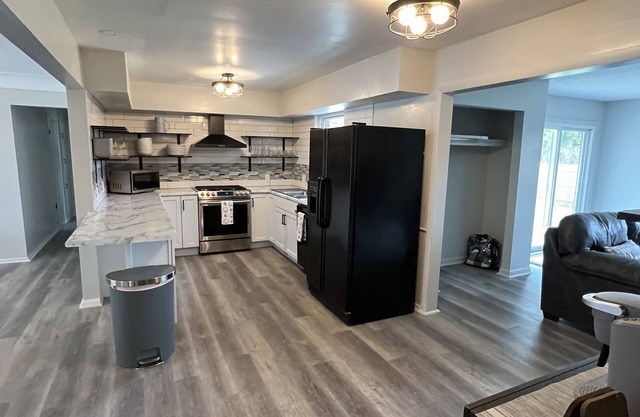 Jodore Gem.Spacious House, Inground Pool near University, Metroparks & Shopping