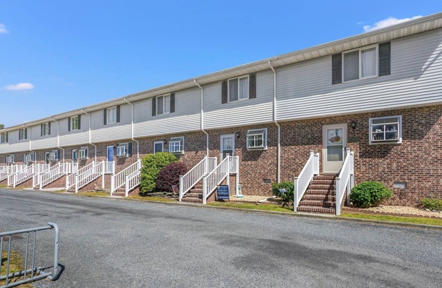 Joint Venture - Pet friendly; Water views!