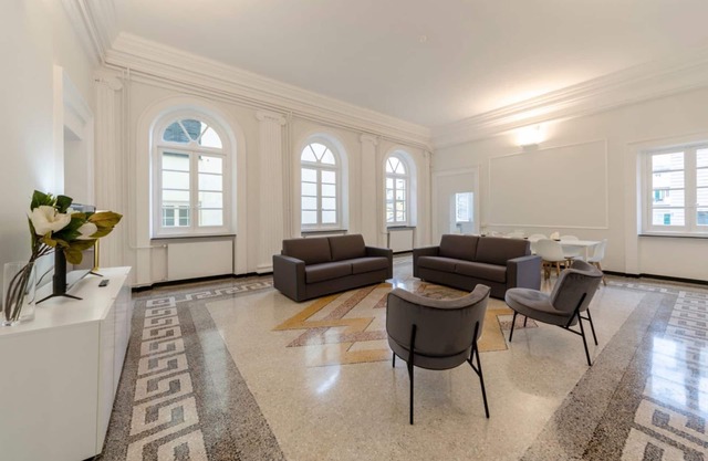 JOIVY Elegant Flat for 7, in the heart of Genoa