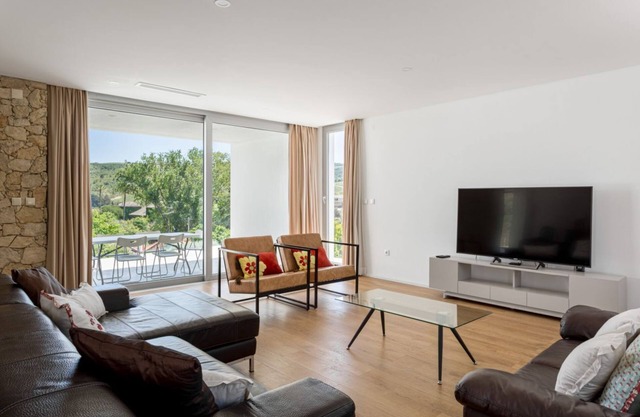 JOIVY Exquisite villa w/Pool & Parking