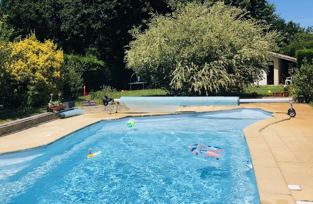 Jolie Maison Avec Grande Piscine