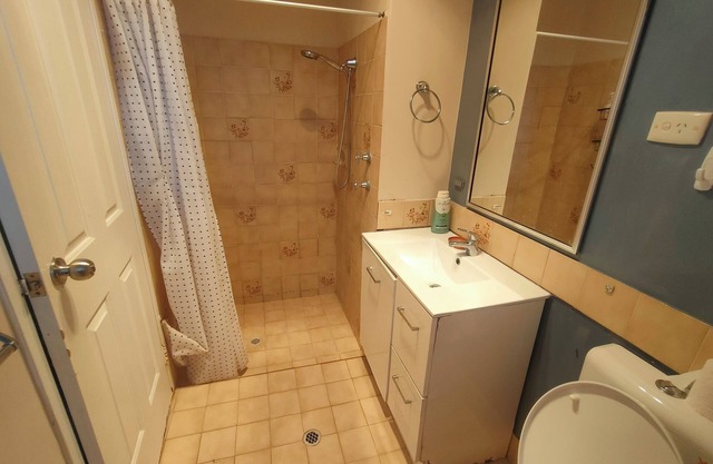 Joondalup Villa with five bedrooms and two bathrooms, can accommodate 10 people