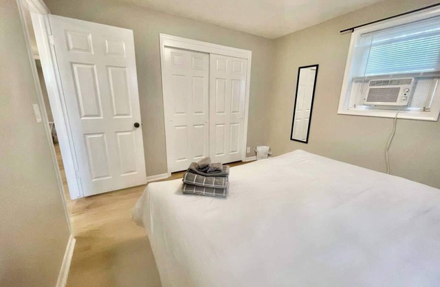 Joslyn 12-Newly remodeled 1 BDRM