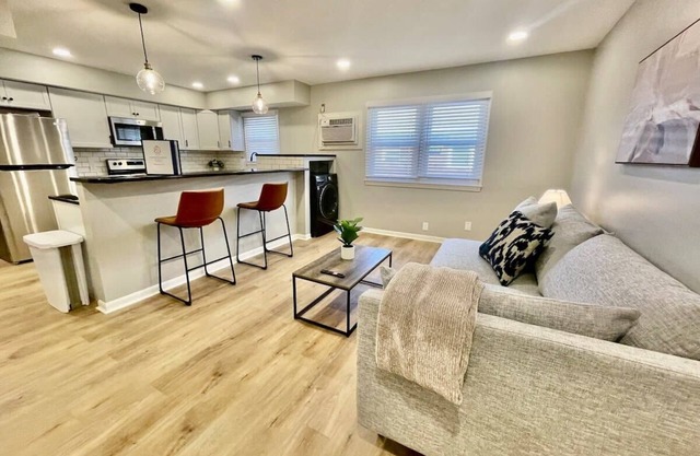 Joslyn 6-Cozy in Midtown Omaha