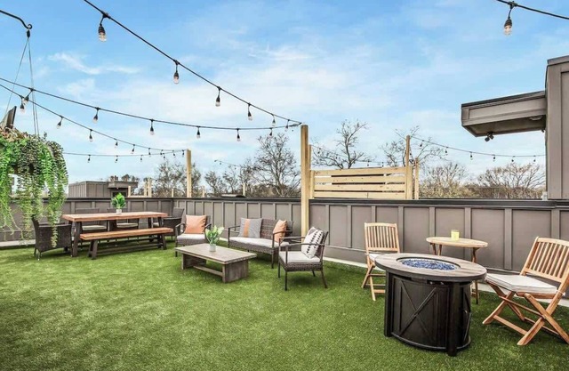 June's Nash Home,Rooftop Patio-4 Miles to Broadway