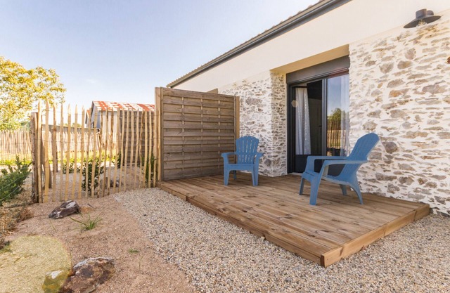 Jungle Studio with Terrace and Heated Pool near Nantes