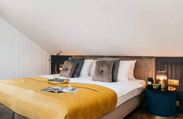 Junior Suite Apartment with Old Town view