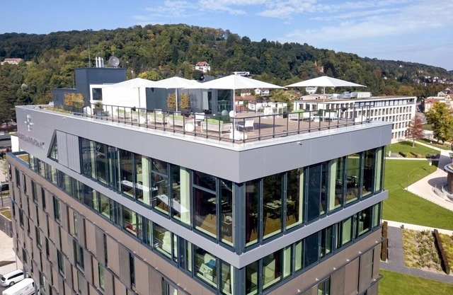 Junior Suite Silber mit Panoramafenster und King Size Boxspringbett