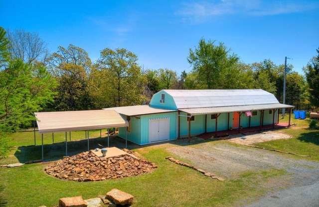 Juniper Cabin-wildlife w/serene patio and outdoor experience-30/50 amp hookup