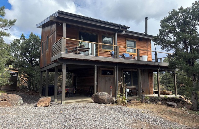 Juniper House: Your Serene Boulder, Utah Mountain Retreat
