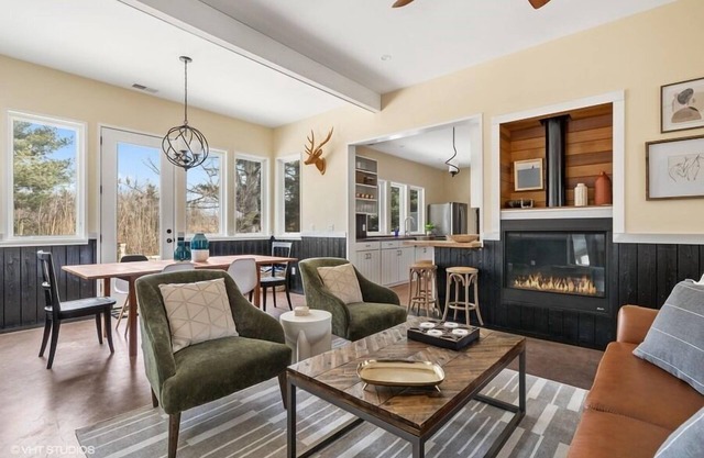 Juniper Presents: Cozy Bungalow w/EV Charger and Hot Tub, Near Beaches