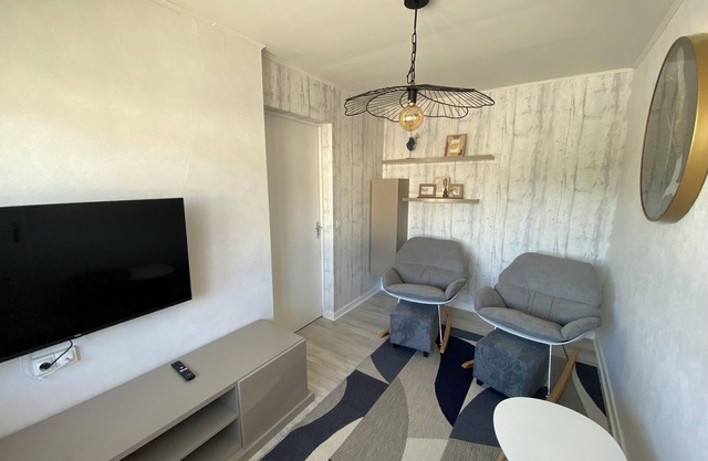 JURA: Bi "AIN "venue between Lakes and Rivers. Apartment in detached house