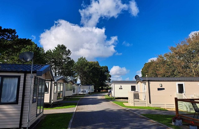 Just a stone's throw from Par Beach & its scenic coastal paths,